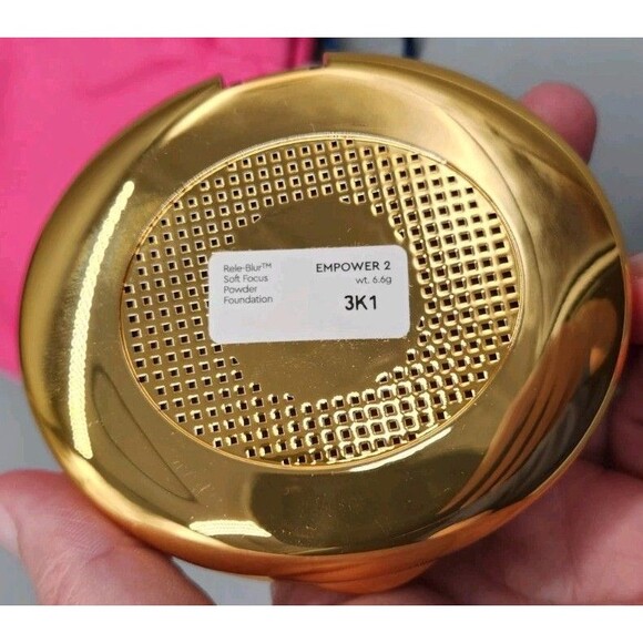 Relevant Empower 2 Rele-Blur Soft Focus Powder Foundation Compact - Picture 4 of 7